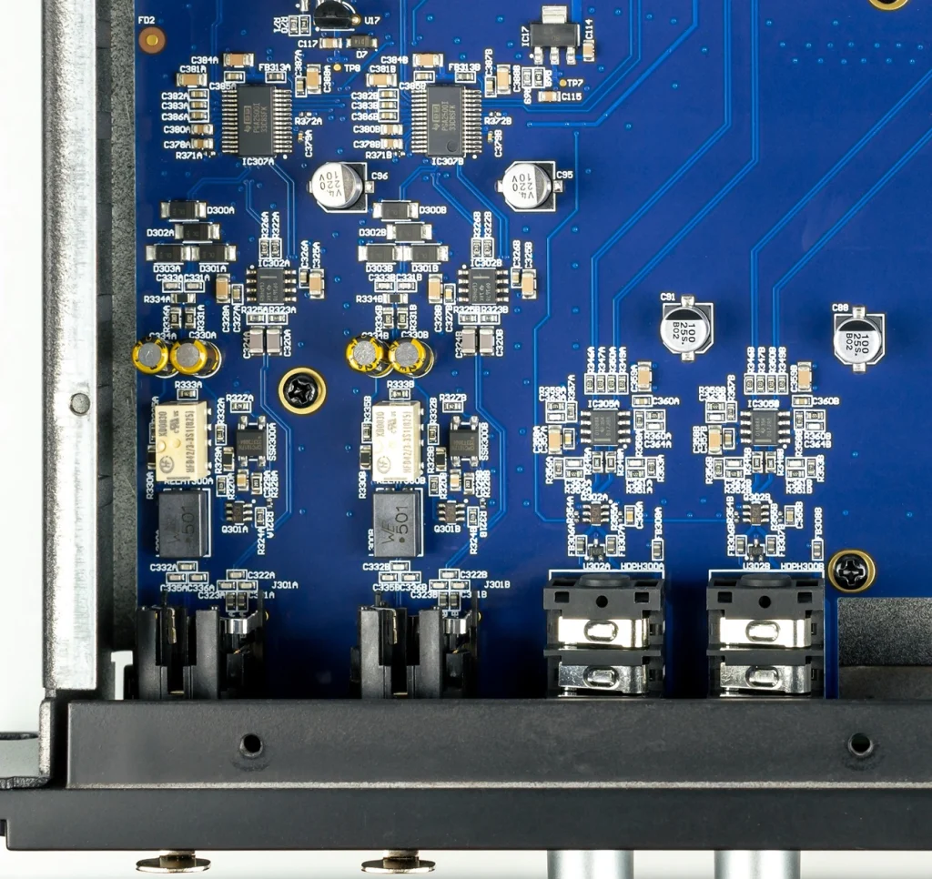 MOTU 828 PGA2500 preamp